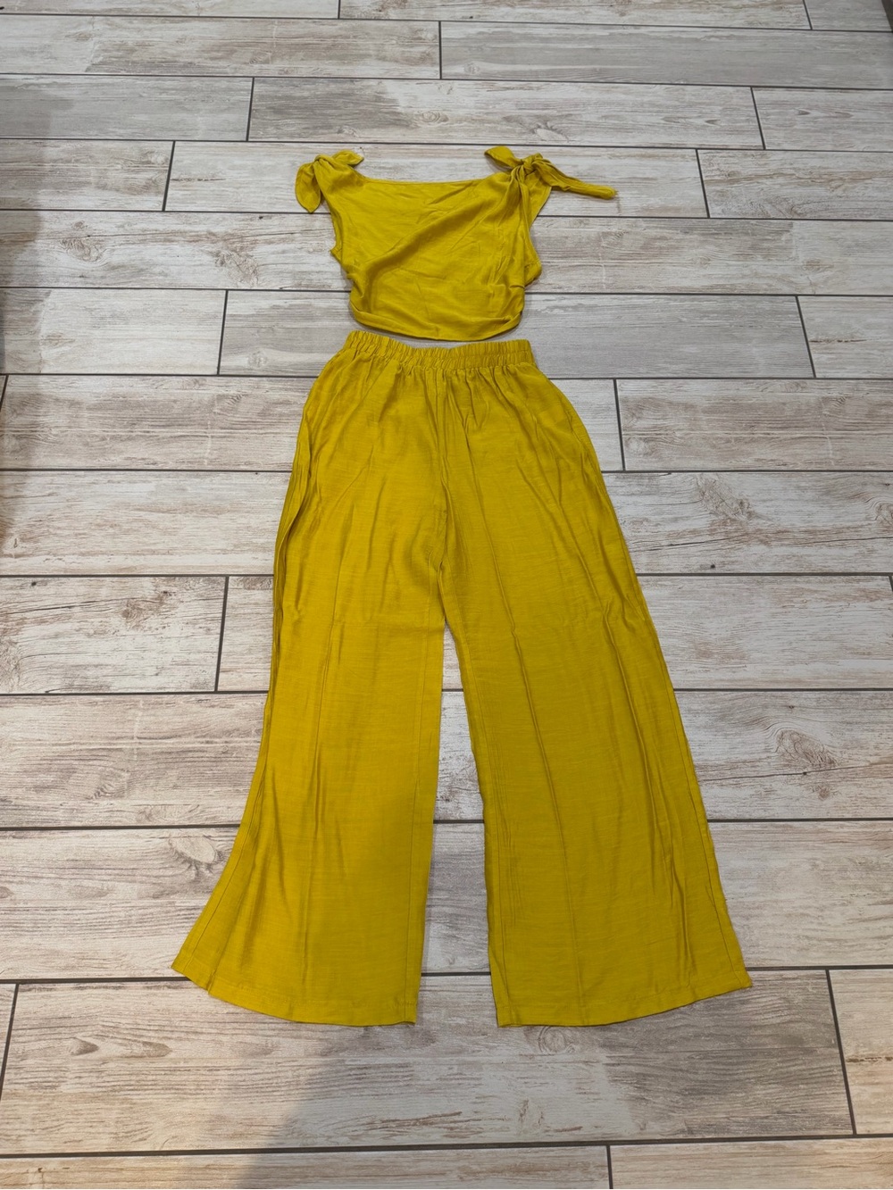 Women's 2-Piece Crop Top & Wide Leg Pants Set - Picture 1 of 4